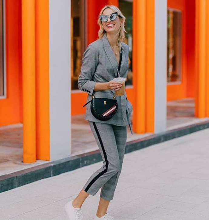 OTL Miami

Ať už se do Miami chystáte na prosincový Art Basel či jen tak na dovolenou pro vitamin D, zastavte se v designové čtvrti Miami Design District, kde si užijete luxusní nakupování v buticích Versace, Maison Margiela, Louis Vuitton, Gucci či Fendi. Stejně jako Karolína Kurková při její poslední návštěvě této energické hispánské metropole – s osvěžující ledovou kávou z OTL a pózováním pro místní fotografku Genesis Bonillu. 
