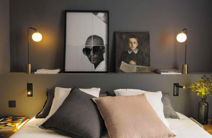 Hotel je takový, jako Paříž samotná - na jednom místě se o prostor dělí moderní umění i hiistorické olejomalby a jde to krásně dohromady. 
