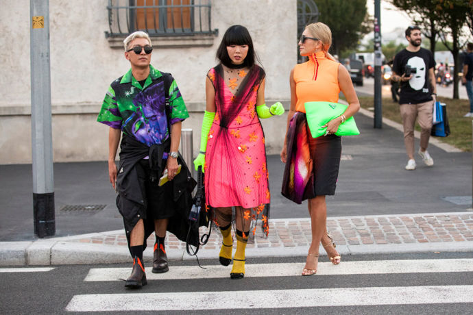 Neonová Prada

Miuccia Prada oslovila ke spolupráci na kultovní řadě Linea Rossa talentovanou ruskou stylistku Lottu Volkovou. Jakmile se neonové kousky objevily na milánském fashion weeku, kousky v barvách zvýrazňovačů zažily velký comeback.
