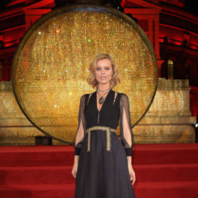 Supermodelka Eva Herzigová v šatech Ralph & Russo se šperky Atelier Swarovski
