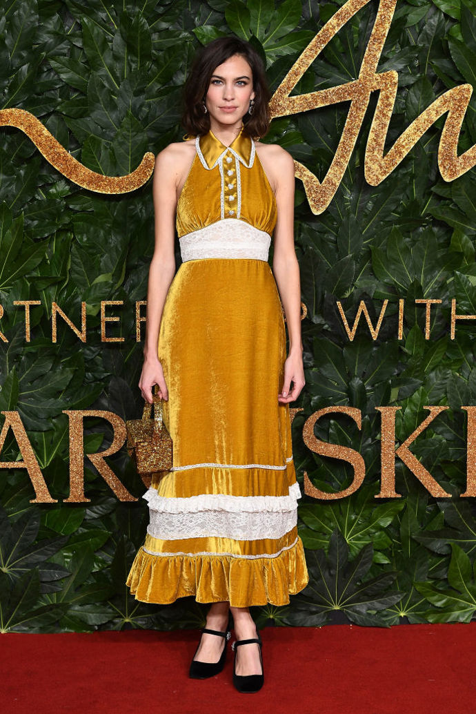 Televizní moderátorka, modelka a módní návrhářka Alexa Chung v šatech, které si sama navrhla
