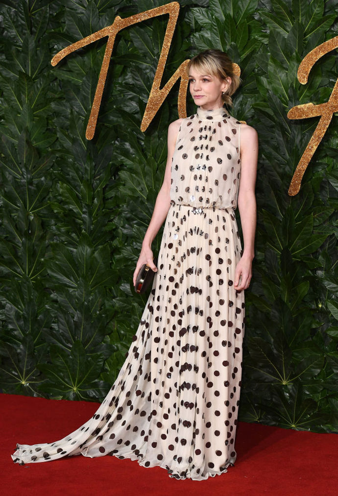 Herečka Carey Mulligan v šatech Prada
