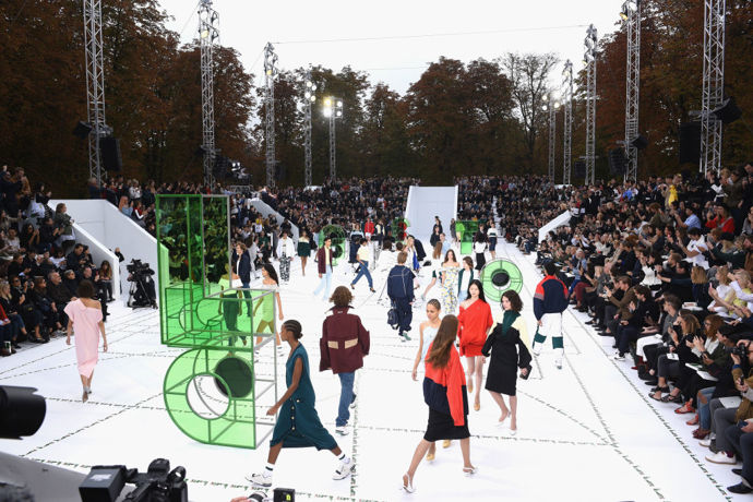 Lacoste spring/summer 2018

Lacoste vytvořil uprostřed Jardin des Tuileries tenisový kurt
