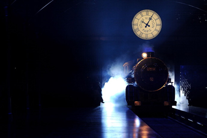 Louis Vuitton autumn/winter 2012

Marc Jacobs zde dokázal, že dokáže vytvořit nejen kolotoč, ale také vlak
