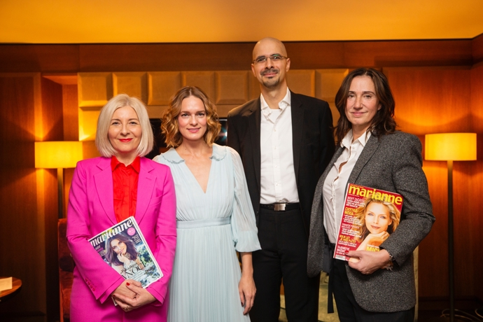 Zleva: Monika Mudranincová, Karolína Bosáková, Martin Zikmund, Mirka Zlatníková.
Zleva: Monika Mudranincová, Karolína Bosáková, Martin Zikmund, Mirka Zlatníková.