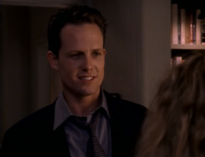 17. John McFadden
Carrie v tomto vztahu udělala zásadní chybu - snažila se proměnit svého "známého s výhodami" Johna McFaddena (Dean Winters) v plnohodnotného přítele. To ale neměla dělat, zjistila totiž, že si s Johnem nemá absolutně co říct. Jediné, v čem si rozuměli, byl sex, a tak to mělo zůstat. Tím, že se Carrie pokusila ho vzít na skutečné rande, celé propojení vlastně zničila. Neměla přítele a už ani Johna.
17. John McFadden
Carrie v tomto vztahu udělala zásadní chybu - snažila se proměnit svého "známého s výhodami" Johna McFaddena (Dean Winters) v plnohodnotného přítele. To ale neměla dělat, zjistila totiž, že si s Johnem nemá absolutně co říct. Jediné, v čem si rozuměli, byl sex, a tak to mělo zůstat. Tím, že se Carrie pokusila ho vzít na skutečné rande, celé propojení vlastně zničila. Neměla přítele a už ani Johna.