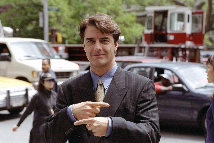 1. Pan Božský
John James Preston alias pan Božský (Chris Noth) naopak odhadl Carrie hned na začátku. Přišel na to, že než potkala jeho, nebyla nikdy skutečně zamilovaná. Také si správně tipnul, že ona zkrátka není typ holky na vdávání. I přes všechno trápení, které s ním Carrie prožila, musíme usoudit, že jeden k druhému prostě patří. Jak sám pan Božský na konci šesté série říká "Trvalo mi to dlouho, než jsem se sem dostal, ale jsem tady". To, co se pak odehrálo ve filmech, už ale nechme stranou.
1. Pan Božský
John James Preston alias pan Božský (Chris Noth) naopak odhadl Carrie hned na začátku. Přišel na to, že než potkala jeho, nebyla nikdy skutečně zamilovaná. Také si správně tipnul, že ona zkrátka není typ holky na vdávání. I přes všechno trápení, které s ním Carrie prožila, musíme usoudit, že jeden k druhému prostě patří. Jak sám pan Božský na konci šesté série říká "Trvalo mi to dlouho, než jsem se sem dostal, ale jsem tady". To, co se pak odehrálo ve filmech, už ale nechme stranou.