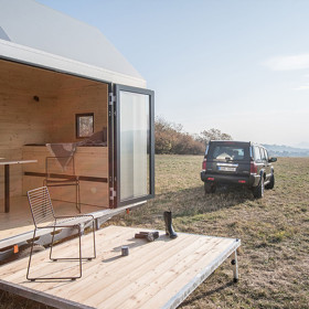 Sklopná terasa přidá k užitné ploše interiéru (15 m²) další 4 m².
