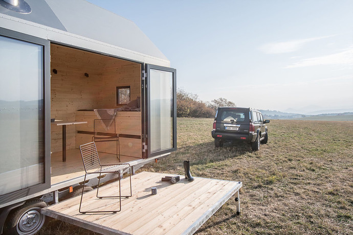Sklopná terasa přidá k užitné ploše interiéru (15 m²) další 4 m².
