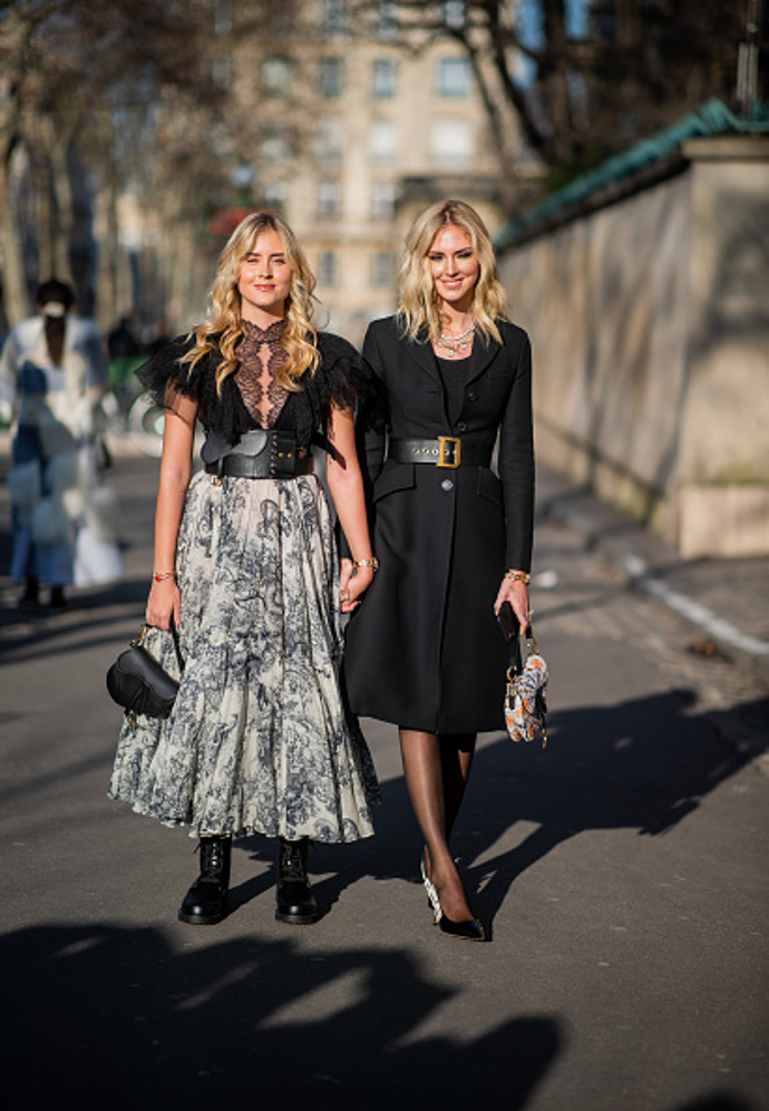 Chiara a Valentina Ferragni na přehlídce Dior.
Chiara a Valentina Ferragni na přehlídce Dior.