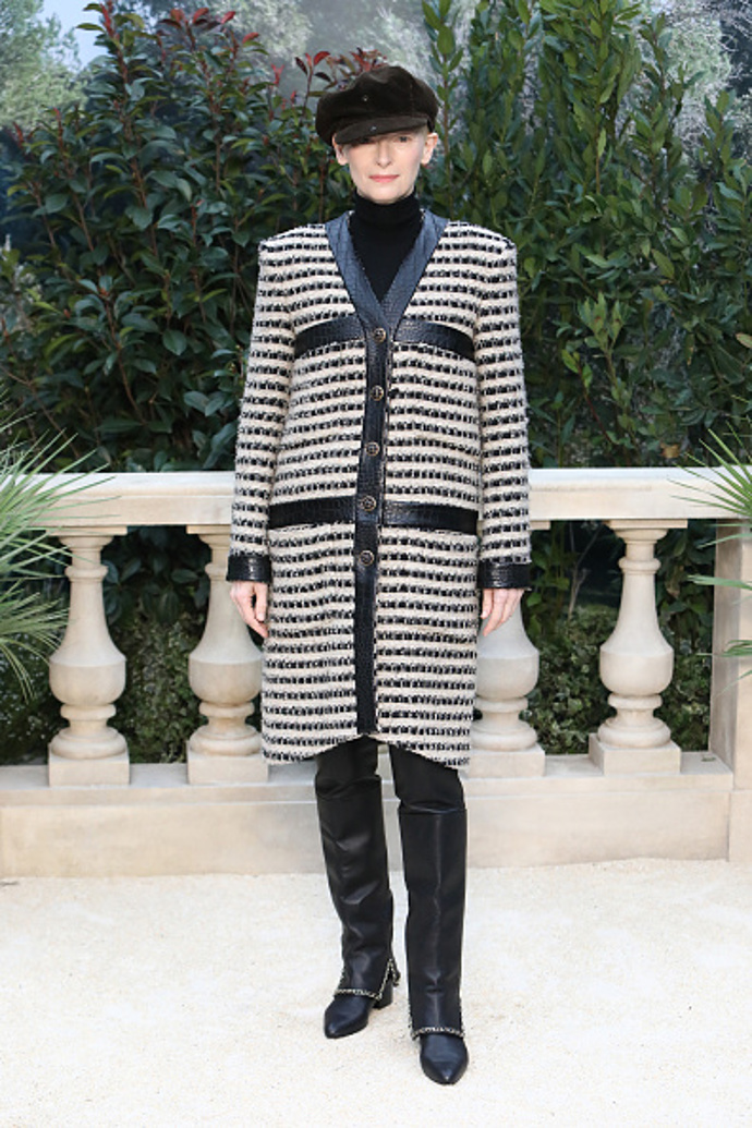 Tilda Swintoon na přehlídce Chanel.
Tilda Swintoon na přehlídce Chanel.