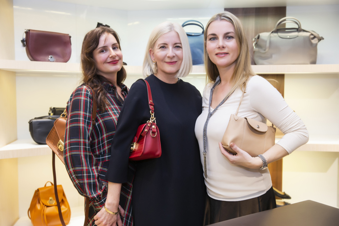 Zástupkyně šéfredaktorky Petra Šroubek Pohlová, šéfredaktorka Monika Mudranincová a moderátorka Karla Mráčková (vpravo).
Zástupkyně šéfredaktorky Petra Šroubek Pohlová, šéfredaktorka Monika Mudranincová a moderátorka Karla Mráčková (vpravo).