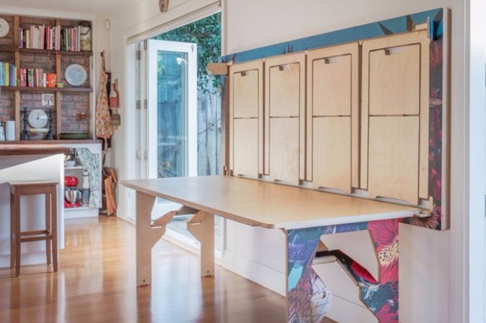 Z obrazu se vyklopí nejdříve stůl a potom čtyři rozkládací židle. Zabere to jen pár vteřin! Foto: Livingwithjack.com
