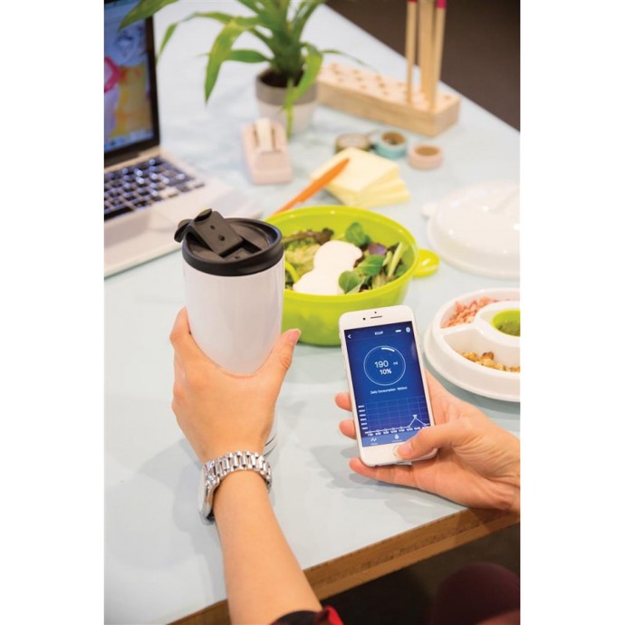 Chytrý hrnek Loooqs je vybaven aplikací, se kterou se spojíte přes Bluetooth a hrnek vám potom monitoruje přesný přísun tekutin, které v dané období vypijete. 2061 Kč, Termohrnek.cz
