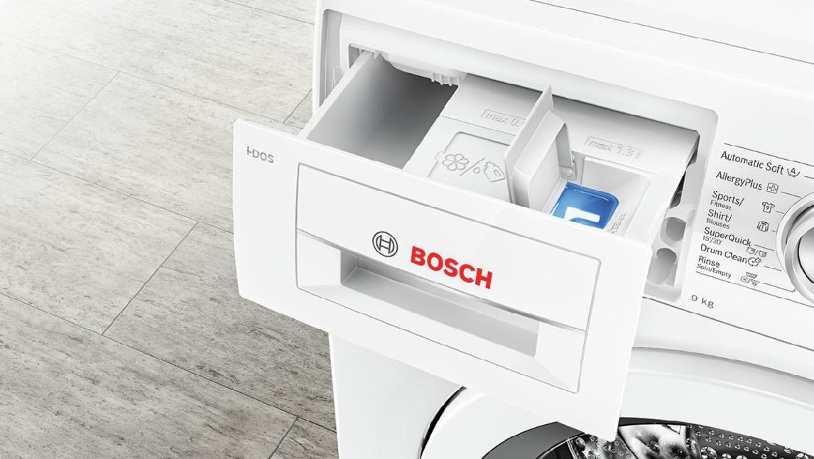 Stačí naplnit zásobník a pračka Bosch s funkcí i-DOS™ dalších zhruba 20 cyklů dávkuje prací prostředek sama.
