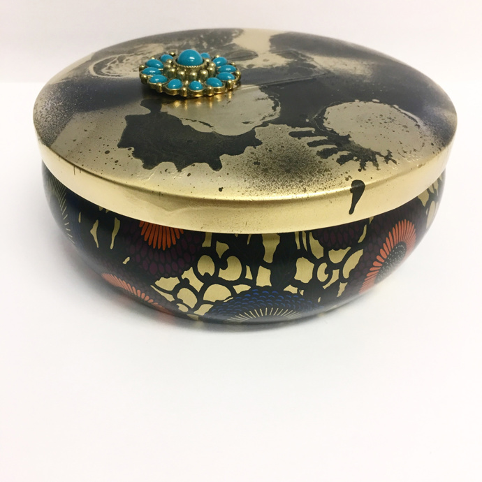 Plechová dóza na drobnosti, 13 x 6 cm, koupíte na Fler.cz u prodejce Yvet za 120 Kč.
