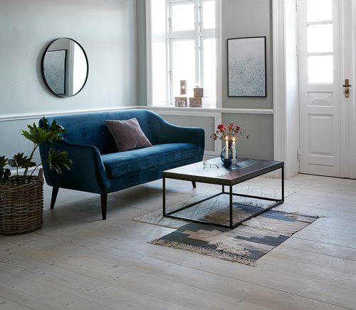 Pod nábytkem s vysokýma nohama se snadno uklízí a navíc vypadá elegantně a subtilně.
Pod nábytkem s vysokýma nohama se snadno uklízí a navíc vypadá elegantně a subtilně.
