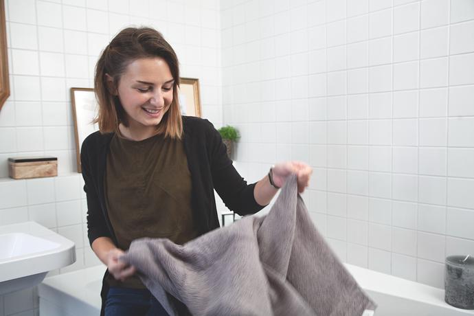 Designérka Andrea si na pomoc vzala mimo jiné velké množství nadýchaných ručníků. To je totiž to, po čem v koupelně všichni nejvíc toužíme!
