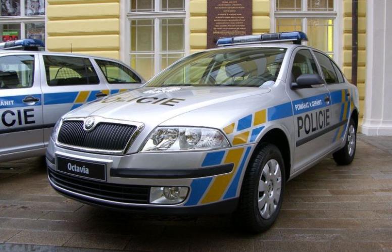 Ze všeho nejdřív volejte 158. Pokud vám něco nehraje už při vstupu, ani nechoďte do bytu. Foto: Policie ČR
