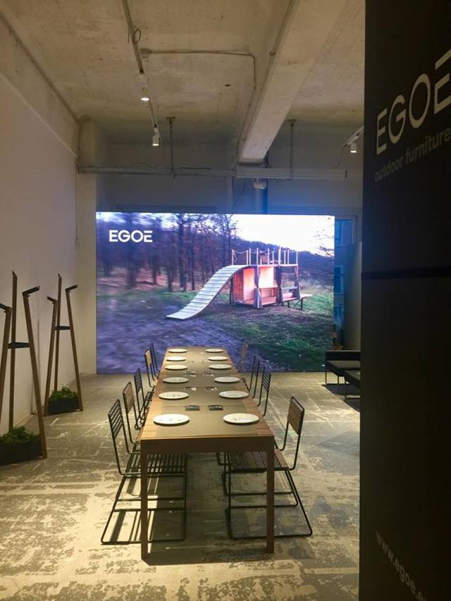 A takhle vypadá expozice české firmy Egoé na veletrhu v Miláně. Dohlédnete z ní až na Křivoklát!
