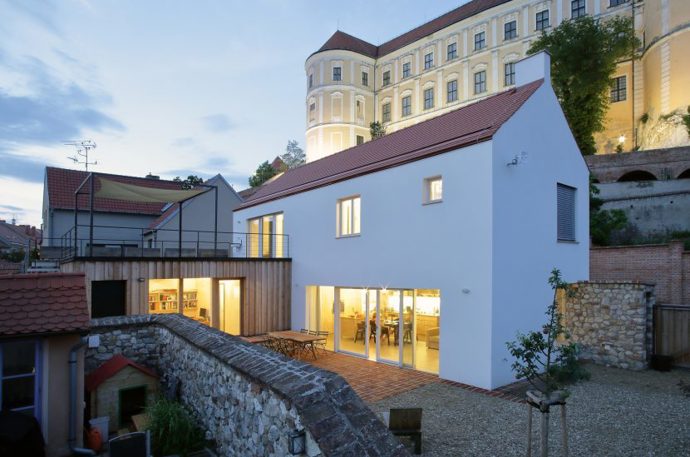 Mimosa architekti s.r.o. RODINNÝ DŮM V ZÁMECKÉ ULICI
