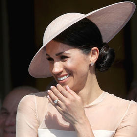 Meghan na oslavě 70. narozenin prince Charlese. 
