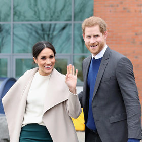 Meghan v kabátu kanadské značky Mackage, i on z obchodů rychle zmizel.
