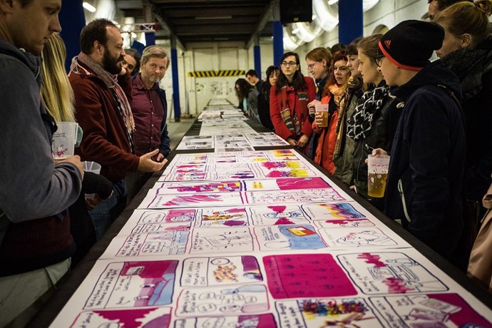A u Brna ještě chvilku zůstaneme. KOMA je výstava, představující současnou komiksovou tvorbu díky iniciativám KOMIXXX, galerie Šaufenster a časopis Aargh!. V sobotu 3. května v 16:00 proběhne na zámku Kynžvart vernisáž a den poté v 11:00  provede výstavou její kurátor Tomáš Řepa. Více informací zde.
