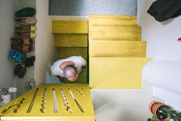 Překližka může být klidně doménou interiéru. Ještě více na ni lze upozornit barevným nátěrem. 
