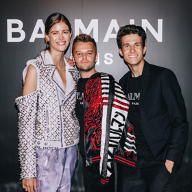 Modelka Barbora Podzimková, ředitel marketingu a PR společnosti LBM Petr Jinda a zpěvák skupiny Lake Malawi Albert Černý
Modelka Barbora Podzimková, ředitel marketingu a PR společnosti LBM Petr Jinda a zpěvák skupiny Lake Malawi Albert Černý