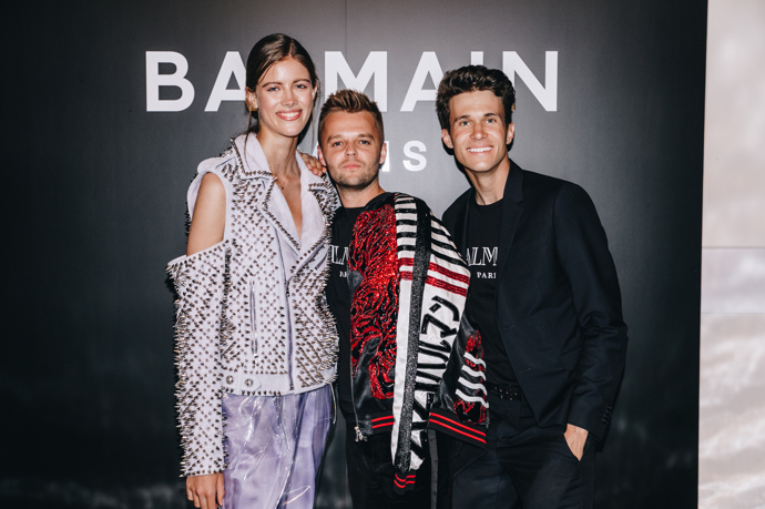 Modelka Barbora Podzimková, ředitel marketingu a PR společnosti LBM Petr Jinda a zpěvák skupiny Lake Malawi Albert Černý
