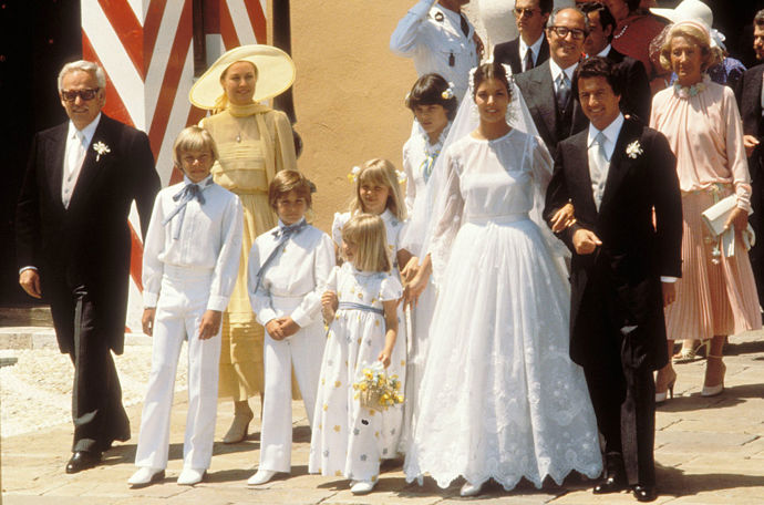 V roce 1978 se Monako radovalo z další velké královské svatby. Princezna Caroline se vdávala za Philippa Junota, se kterým se seznámila v Paříži na diskotéce. Láska jim bohužel vydržela pouhé dva roky, poté se rozvedli.
