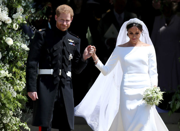 19. května to bude přesně rok od toho, kdy si princ Harry vzal americkou herečku Meghan Markle. Krásná svatba proběhla v kapli sv. Jiří na hradě Windsor a údajně přinesla britské ekonomice zhruba půl milionu liber.
