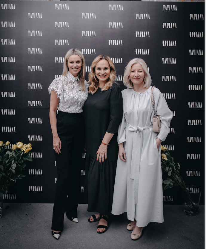 Na přehlídku dorazila i naše šéfredaktorka Monika Mudranincová. Uprostřed Monika Absolonová a vlevo Zita Vinšová, managing director EV Communications
Na přehlídku dorazila i naše šéfredaktorka Monika Mudranincová. Uprostřed Monika Absolonová a vlevo Zita Vinšová, managing director EV Communications