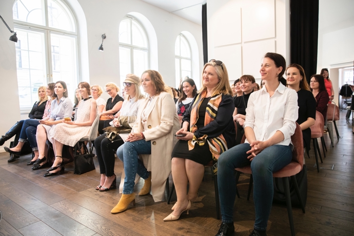 Jarní Koktejl s Marianne Jarní Koktejl s Marianne