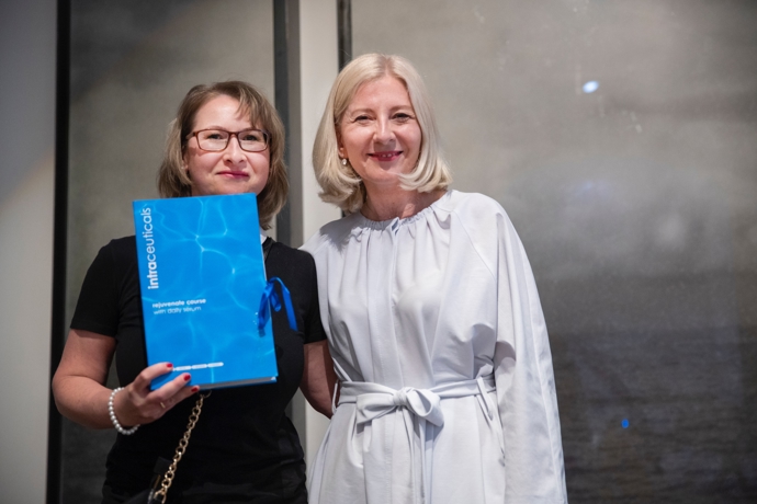 Jarní Koktejl s Marianne Jarní Koktejl s Marianne
