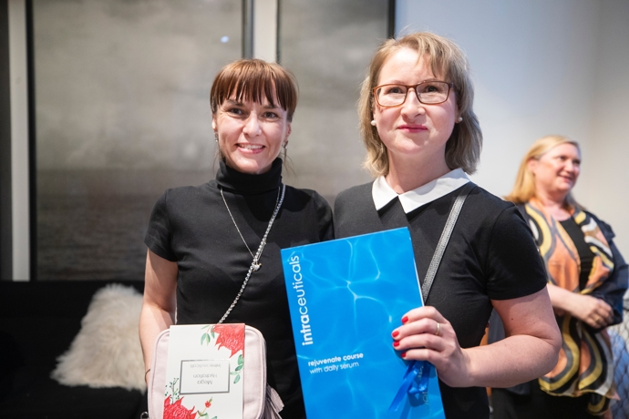 Jarní Koktejl s Marianne Jarní Koktejl s Marianne