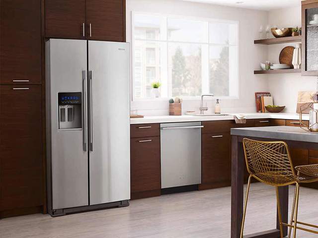 Kupujete nerezovou lednici? Vyberte tu s úpravou proti otiskům prstů, bude vypadat dobře i po nájezdu dětí! Foto: Whirlpool

