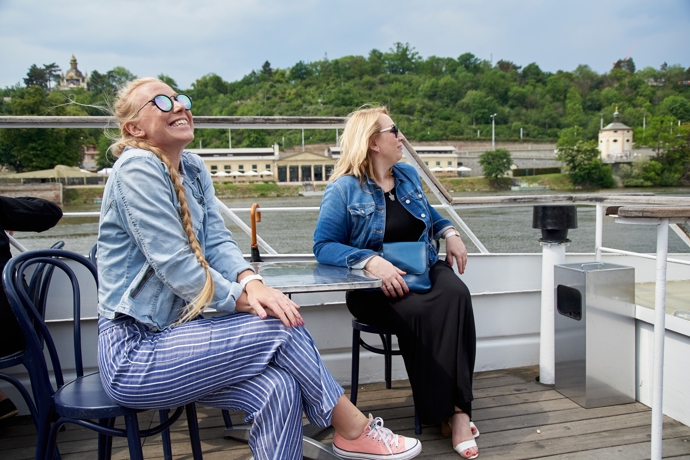 Při plavbě lodí s Prague Boats se dámy kochaly krásami Prahy.
