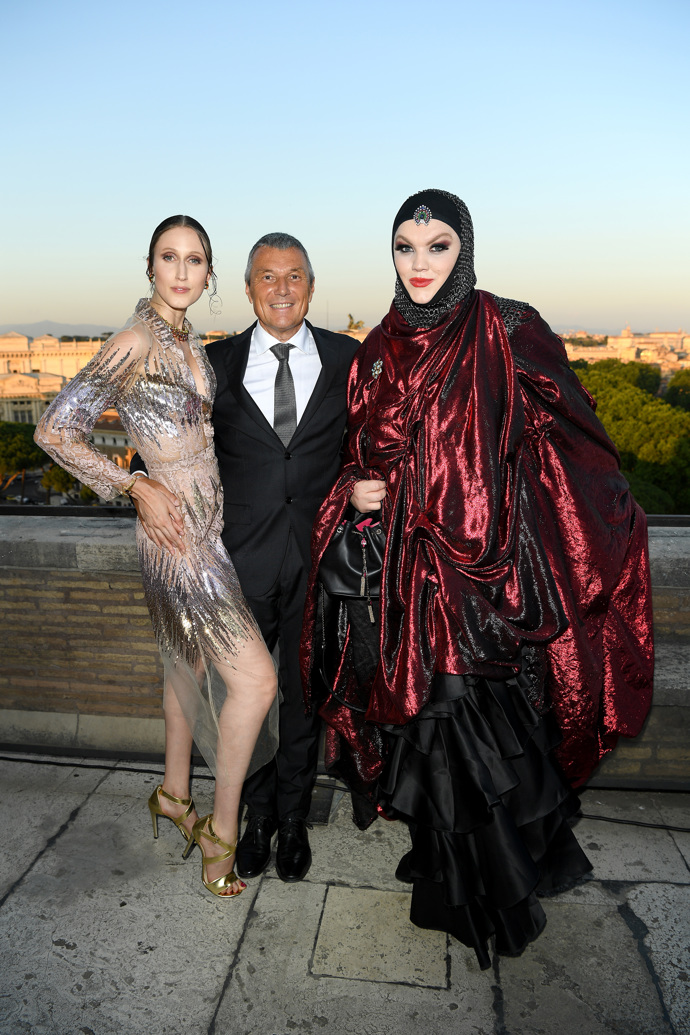 modelka Anna Cleveland, CEO značky Bulgari Jean-Christophe Babin a Daniel Lismore
modelka Anna Cleveland, CEO značky Bulgari Jean-Christophe Babin a Daniel Lismore