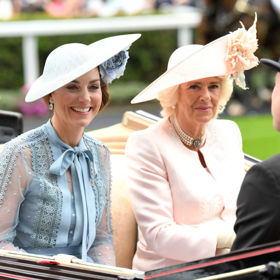 Catherine, vévodkyně z Cambridge, manželka prince Williama, a Camilla, vévodkyně z Cornwallu, manželka prince Charlese
