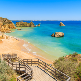 Pláž Praia Dona Ana patří k těm nejfotografovanějším v Portugalsku.
Pláž Praia Dona Ana patří k těm nejfotografovanějším v Portugalsku.