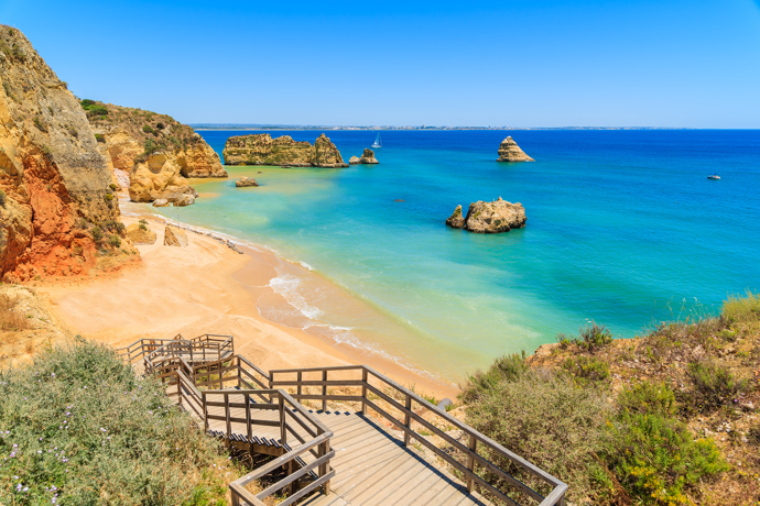 Pláž Praia Dona Ana patří k těm nejfotografovanějším v Portugalsku.
Pláž Praia Dona Ana patří k těm nejfotografovanějším v Portugalsku.