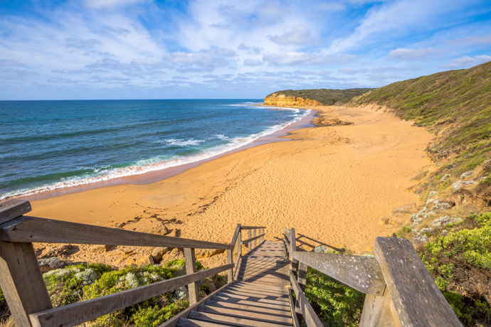 Pláž Bells Beach v Austrálii mají v oblibě hlavně surfaři.
Pláž Bells Beach v Austrálii mají v oblibě hlavně surfaři.