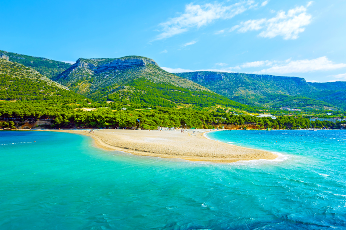 Pláž Zlatni rat v oblíbeném Chorvatsku.
Pláž Zlatni rat v oblíbeném Chorvatsku.