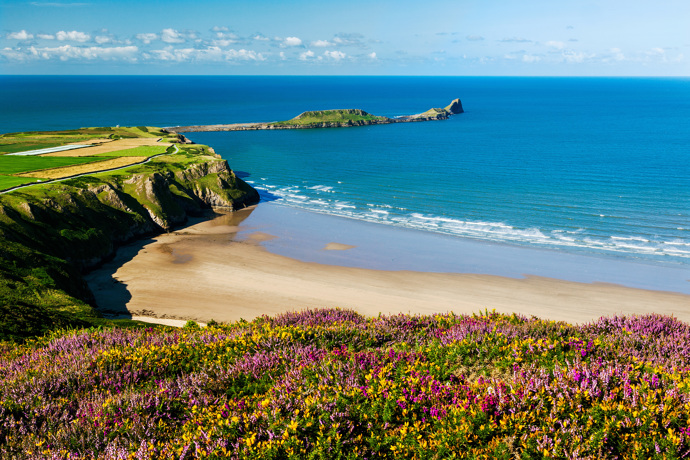 Jedna z nejhezčích evropských pláží Rhossili Bay ve Walesu.
Jedna z nejhezčích evropských pláží Rhossili Bay ve Walesu.