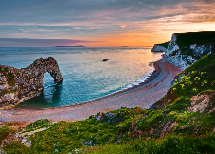 Pláž Durdle Door ve Velké Británii.
Pláž Durdle Door ve Velké Británii.