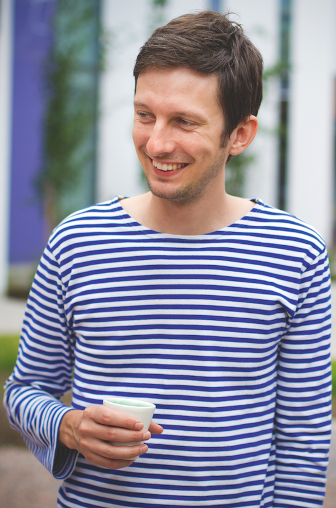 Jan Laštovička ilustruje dětské knížky a v rámci studia Handle with care pro ně navrhuje také porcelán. Původní sadu s Karkulkou navrhl v roce 1976 jeho tatínek, sochař Jiří Laštovička.
