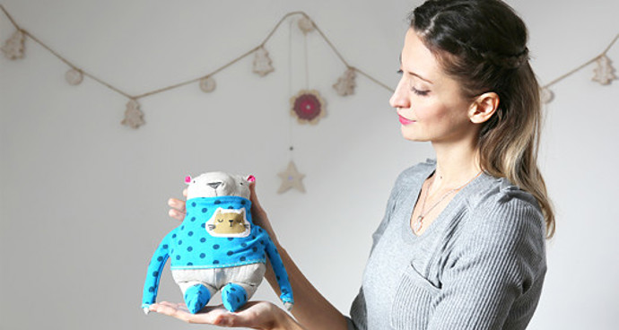 Ally je její přezdívka ze školy, dostala ji pro podobnost se seriálovou postavou Ally McBealovou.
Ally je její přezdívka ze školy, dostala ji pro podobnost se seriálovou postavou Ally McBealovou.