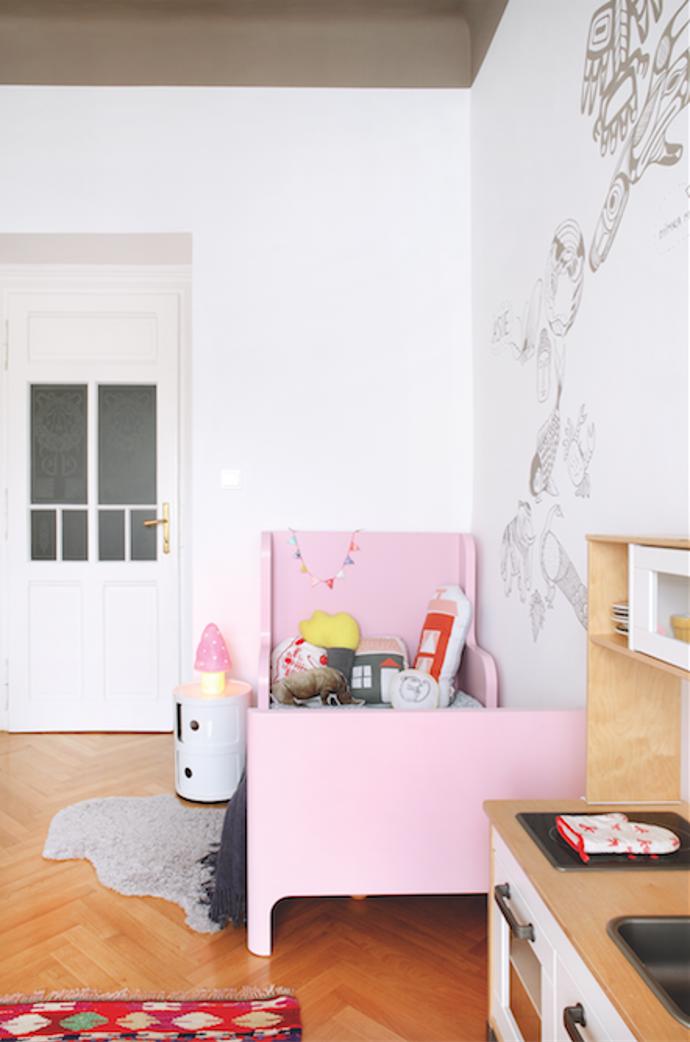 Lampa v podobě houby překvapí každou návštěvu a krásně zapadne do kreativního světa malé princezny.
